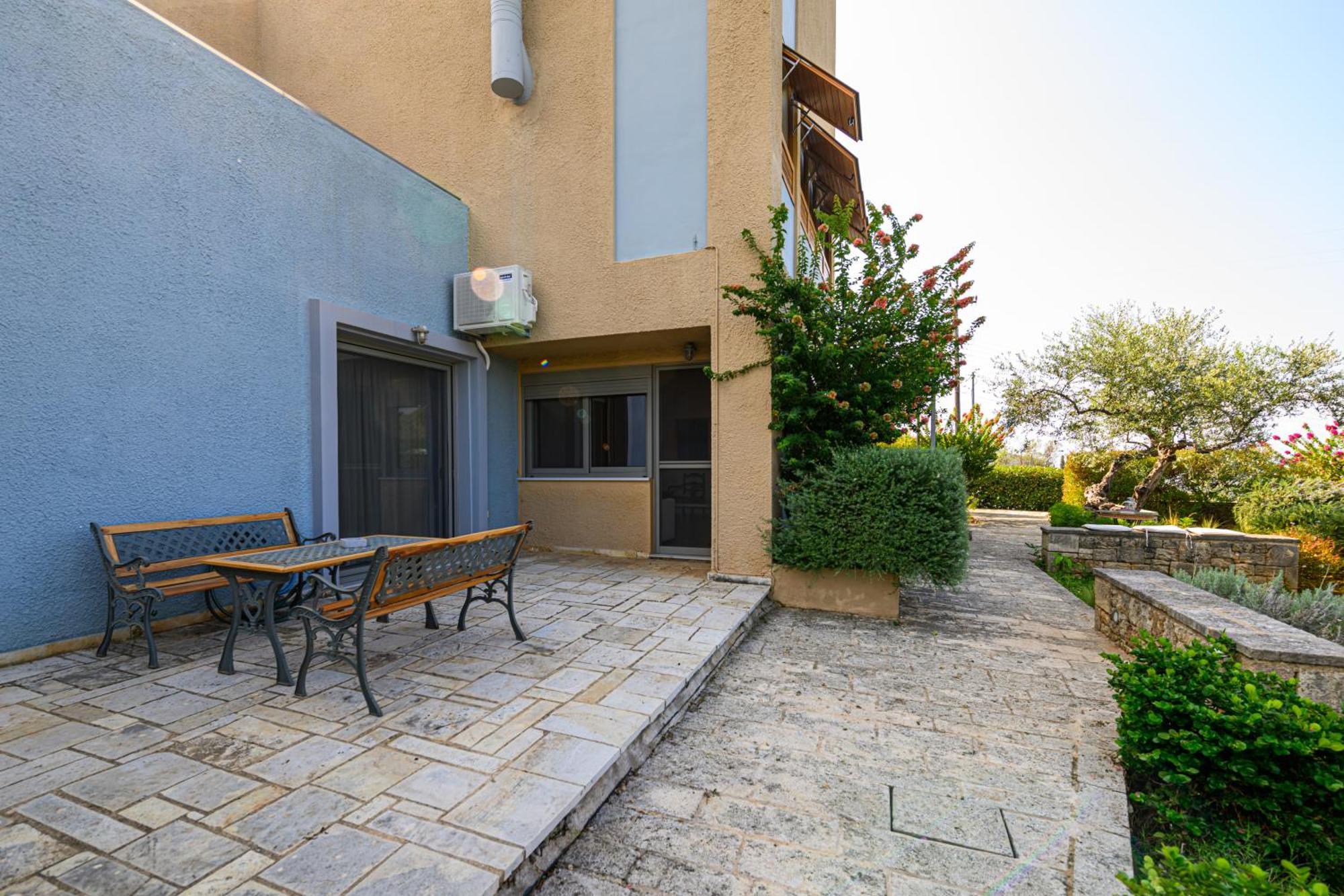 Mani Tower Villa Akrogiali Екстериор снимка