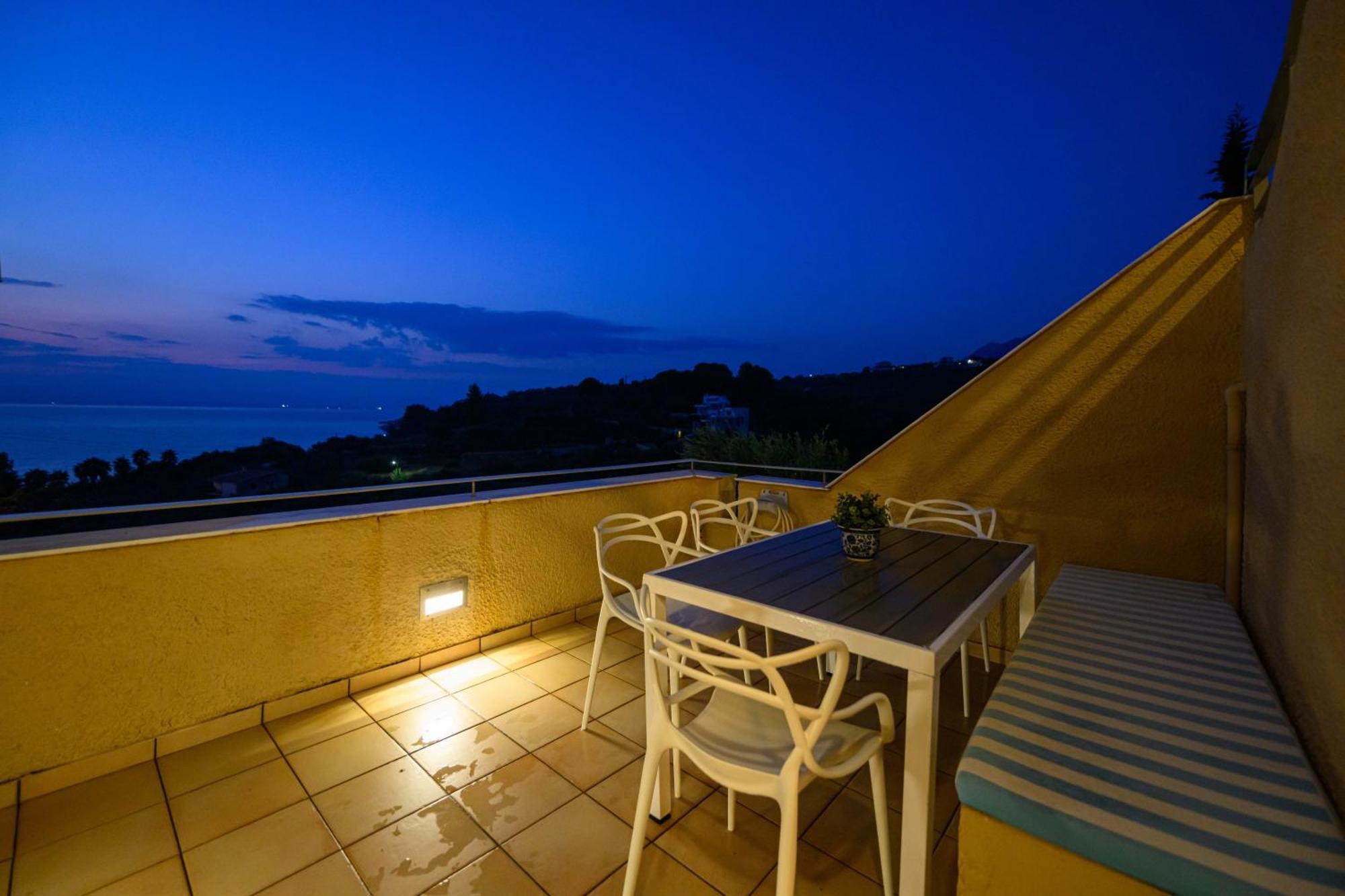 Mani Tower Villa Akrogiali Екстериор снимка